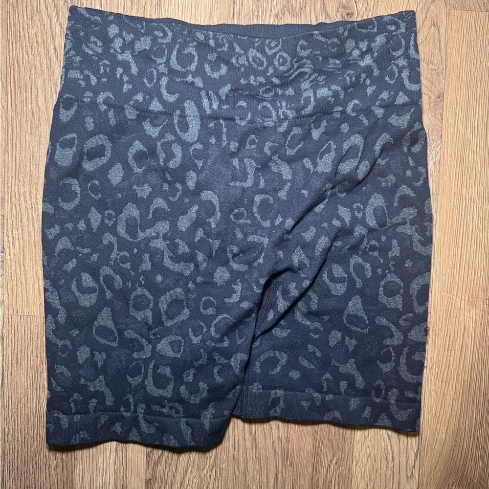 RUUHEE Butt Scrunching Yoga Shorts in Leopard Print size M lightweight - Picture 3 of 6